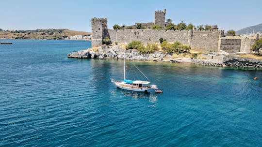 Desfrute de passeios privados diários ou semanais curtos a bordo do belo gulet em Bodrum