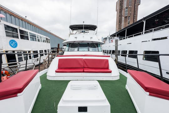 60 ft Hatteras, max capacity 30 guest in New York