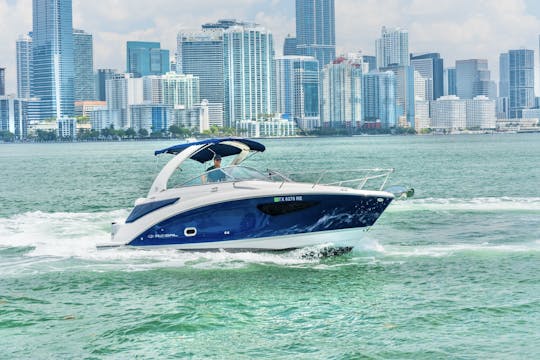 Nova lancha Regal de luxo para até 6 pessoas em Miami Beach