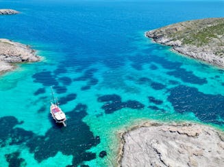 Goélette classique en acajou de 62 pieds à louer à Paros