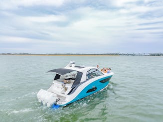 It’s a Charmed Life on 40FT SeaRay Sundancer Yacht! 12 Passengers!