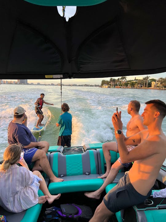 The Miami Wakesurf Experience with Malibu 26LSV Bowrider!