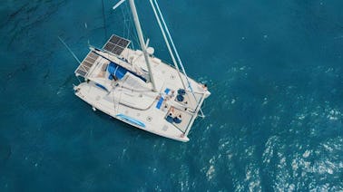 Elegante catamarã à vela Lagoon 440 para no máximo 20 pessoas