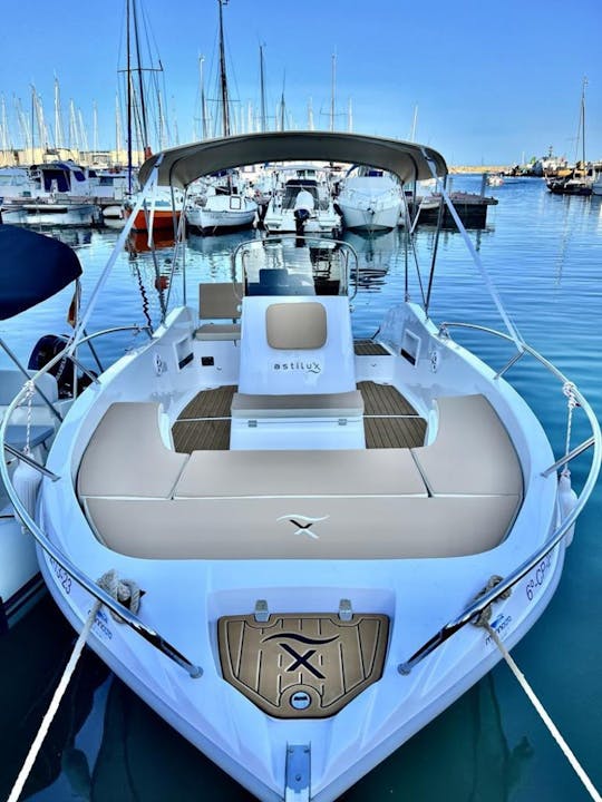 BENALMADENA: NUEVO 2025!!! ESPECTACULAR BARCO PARA 8 PERSONAS