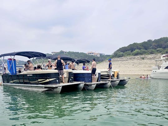 Beautiful Black Bentley 240 Pontoon for 15 Guests on Lake Travis