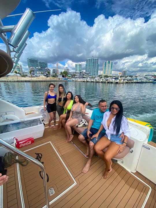 50ft Searay 550 Sedan Bridge Luxury Yacht Rental in Miami, Florida