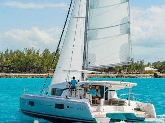 Catamarã VIP Lagoon 42 privado - passeio de luxo em Lisboa 