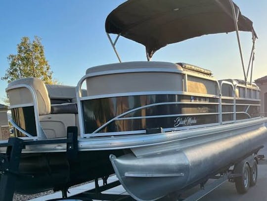 2018 Sun Tracker 22ft Party Barge DLX