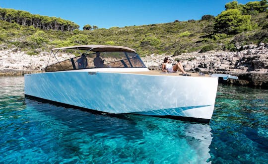 Private Tours for up to 16 people onboard Felix 40 Yacht from Hvar