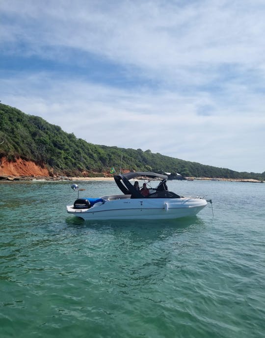 Aluguel de iate a motor “Iara” Coral de 24 pés em Búzios, Rio de Janeiro, Brasil