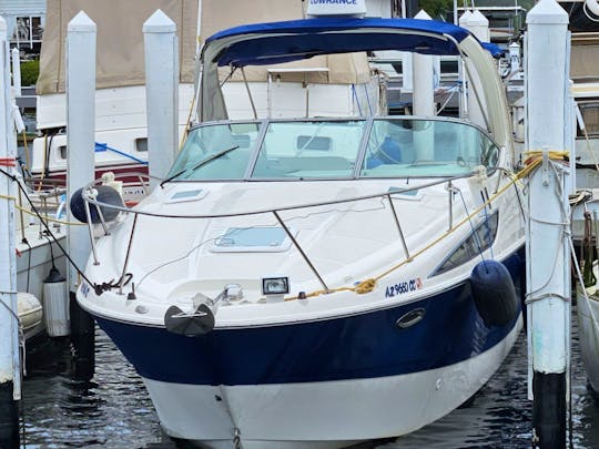 Take A Cruise On Our 30ft Bayliner SB Cruiser Yacht