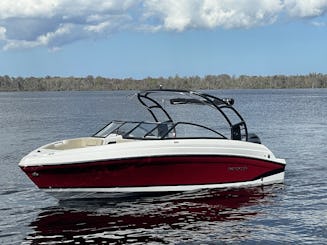 2018 Rinker Red 24 FT