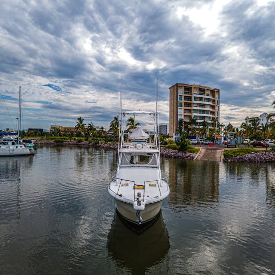 Alquiler de yates y pesca deportiva Luhrs de 36 pies en Mazatlán