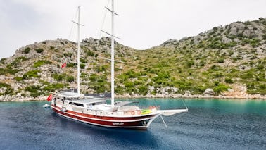 LUXURY GULET CAPACITY OF 12 GUESTS!