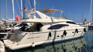 Hermoso yate de 72 pies en Palma Marina con capitán y azafata