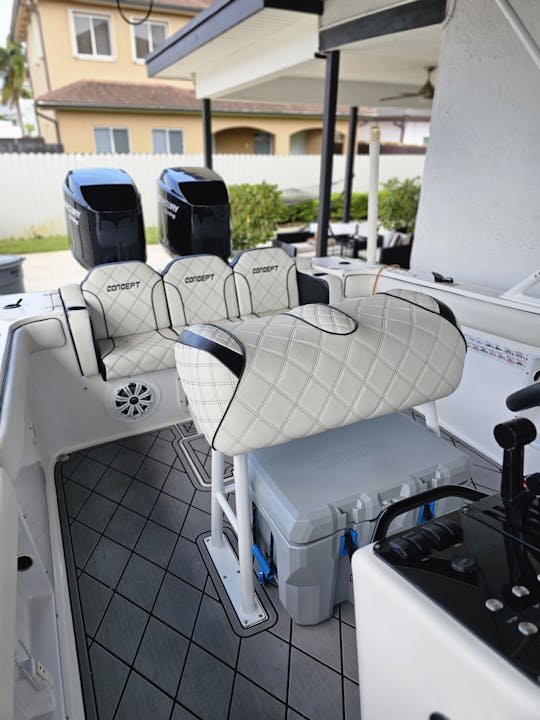 Concept 30 Center Console Fishing and Cruising up to 6 people