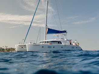 Grand catamaran de luxe 52 Lagoon Bar, coucher de soleil, nourriture, musique, plongée avec tuba, 4 chambres et salles de bains