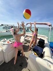 20ft Pontoon(Free Amenities) - Fun & Relaxing Cruiser for Crab Island Adventure!