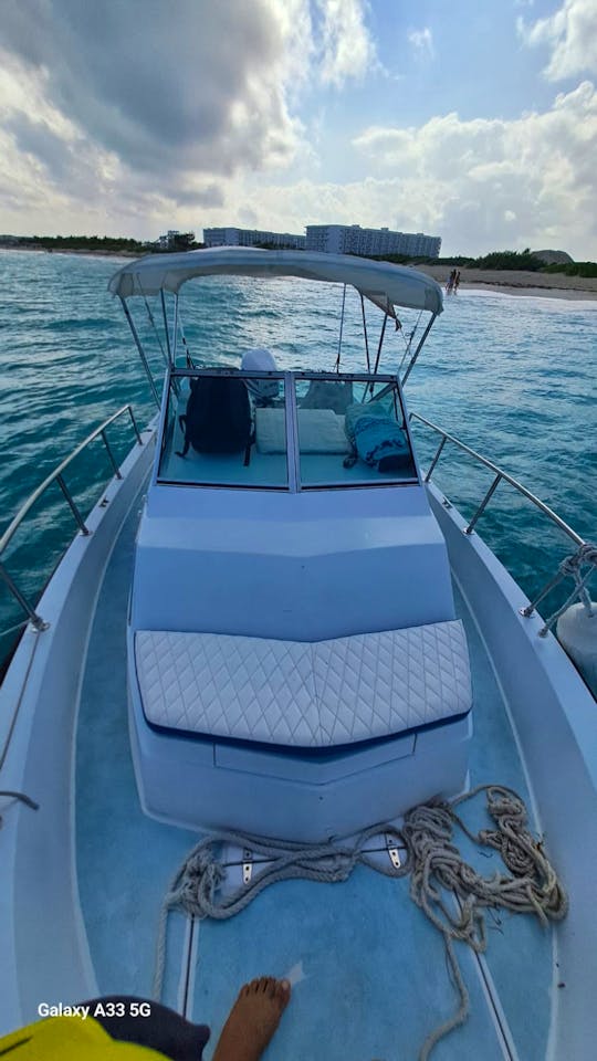 27FT OCEAN in Cancún - up to 8 people capacity!