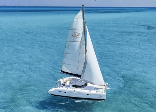 Charter Open Bar Catamaran for a Boat Party in Cancún and Isla Mujeres