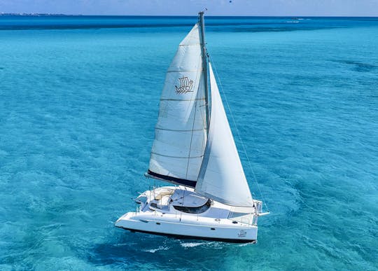 Charter Open Bar 45ft Catamaran for a Boat Party in Cancún and Isla Mujeres