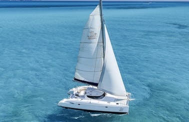 Charter Open Bar Catamaran for a Boat Party in Cancún and Isla Mujeres