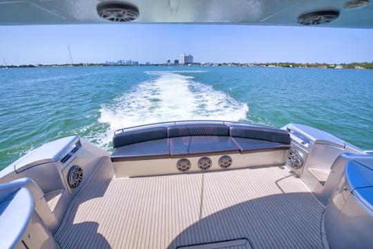 ¡DISFRUTA DE MIAMI EN UN PERSHING DE 62 PIES!