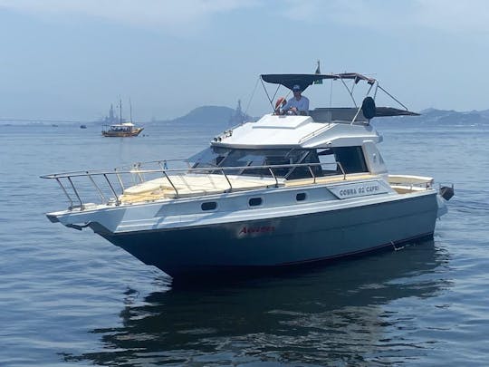 Book the 32ft Capri to experience an exclusive tour around Rio de Janeiro coast!