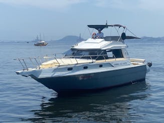 Book the 32ft Capri to experience an exclusive tour around Rio de Janeiro coast!