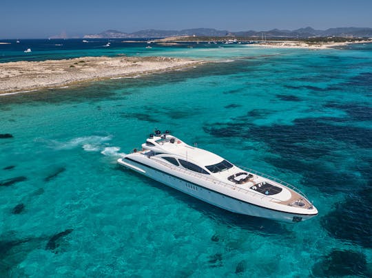 Alquiler de un mega yate de lujo Mangusta de 130 pies en Ibiza con conserje 💎 Illes Balears