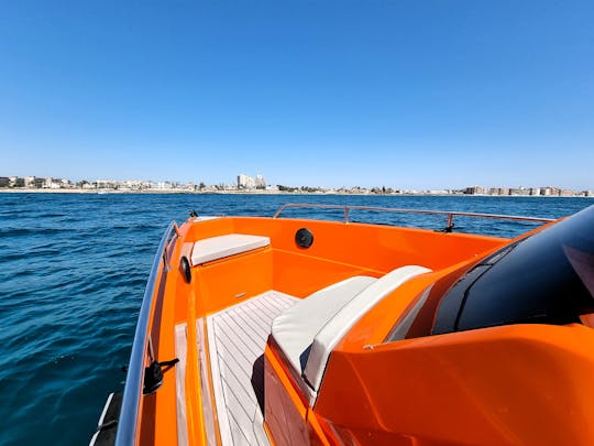 Bateau à moteur Nuva M6 Open pour 8 personnes