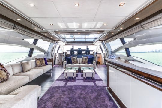 Oferta definitiva! Iate Azimut de 103 pés para alugar em Miami, Flórida.