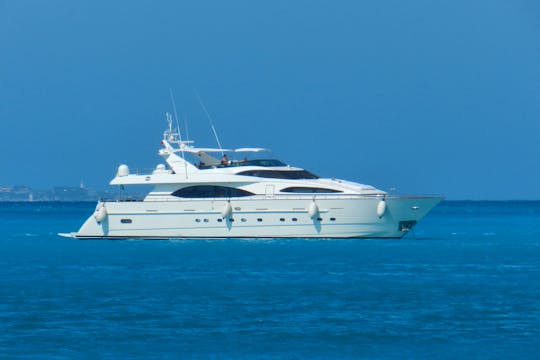 Charter the 100ft Azimut GMB100AZFB Power Mega Yacht in Cancun