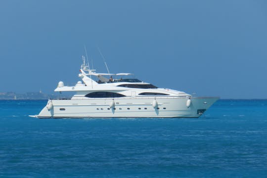 Alquile el megayate Azimut GMB100AZFB Power de 100 pies en Cancún