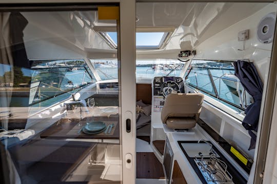  Location de yacht à moteur Beneteau Antares 8 à Pula, Hrvatska