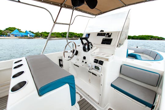 Private Boat 30FT for island hopping in Cholon Baru Islas del RosarIo