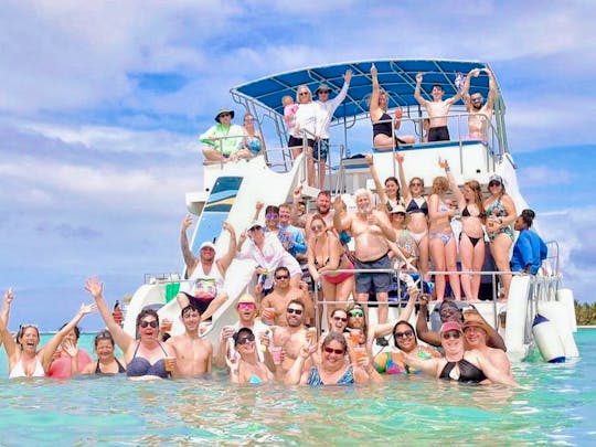 BOOK NOW A LUXURY YACHTING EXPERIENCE IN CAP CANA 🍾🏝️☀️