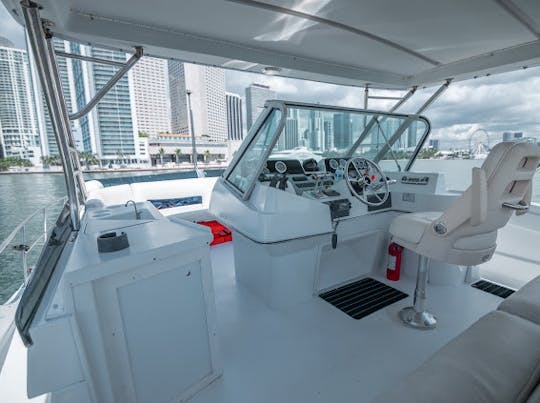 ¡Flybridge Cruisers Express de 50 pies para alquilar en la hermosa Miami!