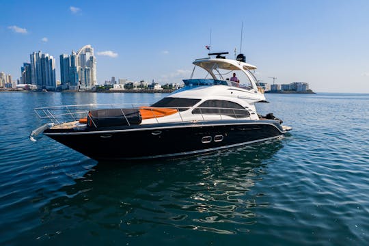 Sea Ray 54 Fly Bridge Power Mega Yacht in Panamá