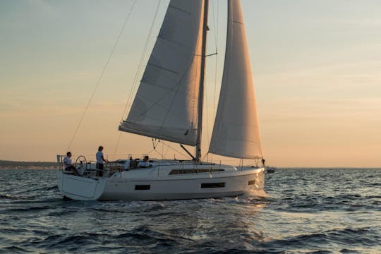 Sailing boat Beneteau Oceanis 40.1 in Lagos