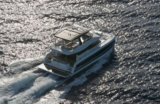 Aluguel de catamarã elétrico Fountaine Pajot MY44 em Golfe Juan