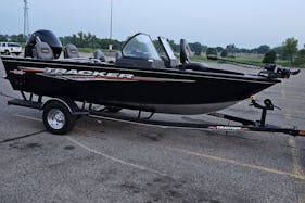 2022 Tracker 175 pro guide Boat  with a Retractable  roof. White bear lake  