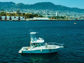 Lhurs 35ft Sportfishing Yacht in Acapulco