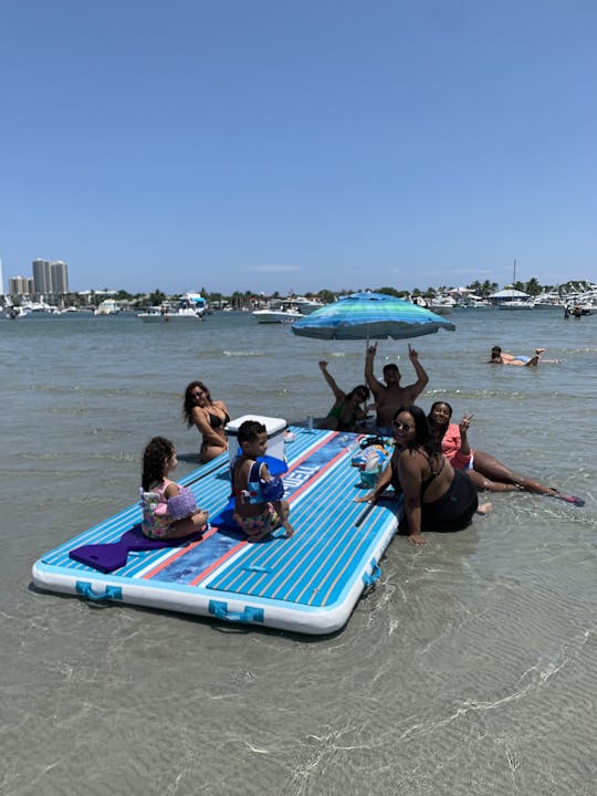 Disfrute del día con familiares y amigos en Peanut Islands & Sandbar