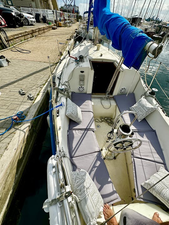 27 Foot Sailboat for a Day of Fun in the Sun in Toronto