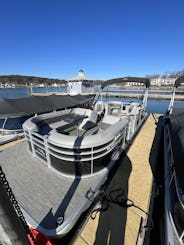 2021 24’ Bennington Luxury Tritoon Lake Norman Party Barge