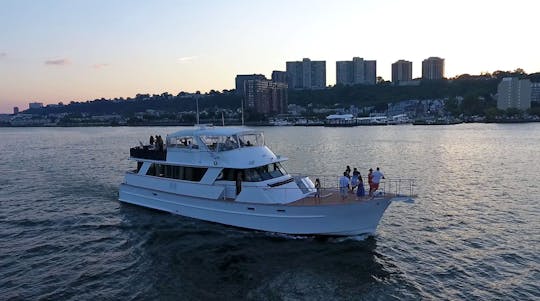 Yate de lujo de 80 pies «Zenith» en el área de Nueva York y Nueva Jersey