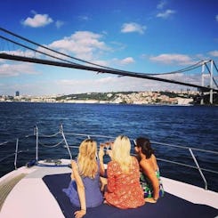 Confortable Luxury Yacht for Bosphorus tours in Istanbul