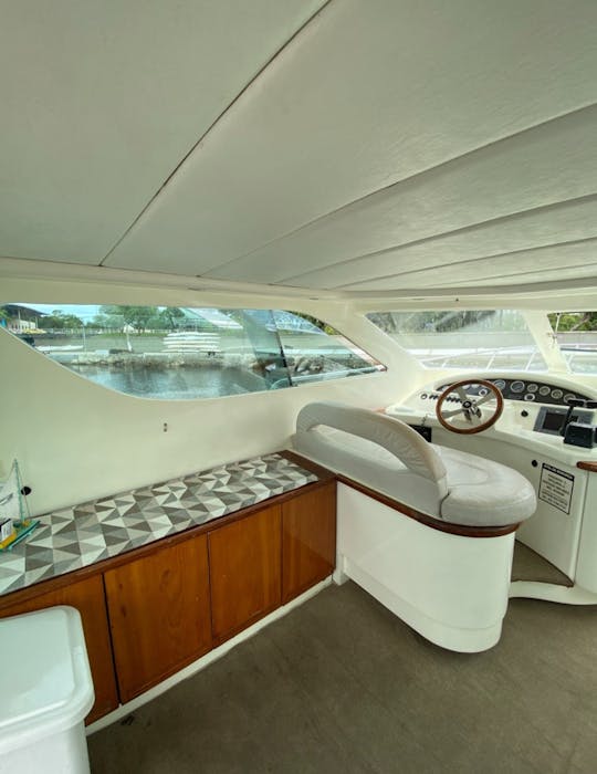 Yacht intermarine 49 foot