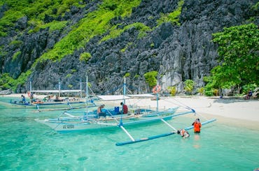 Expedição privada de passeio de barco de vários dias de Coron a El Nido